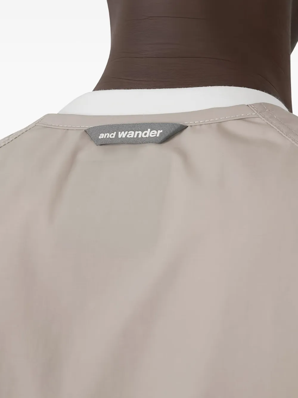 and Wander Gilet met zak en rits Beige