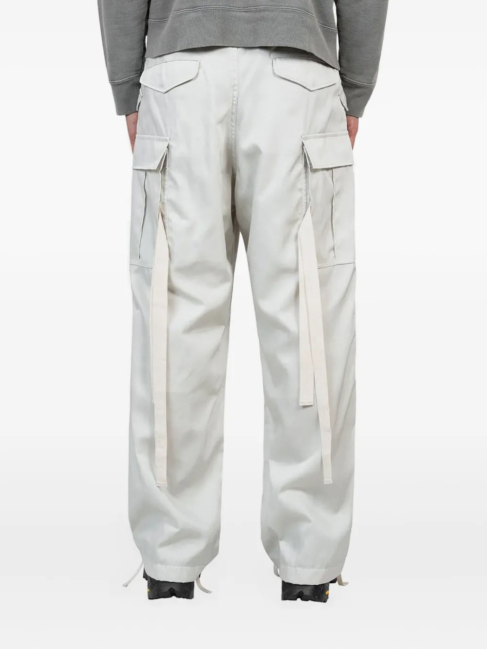 sacai cargo-pocket trousers Wit
