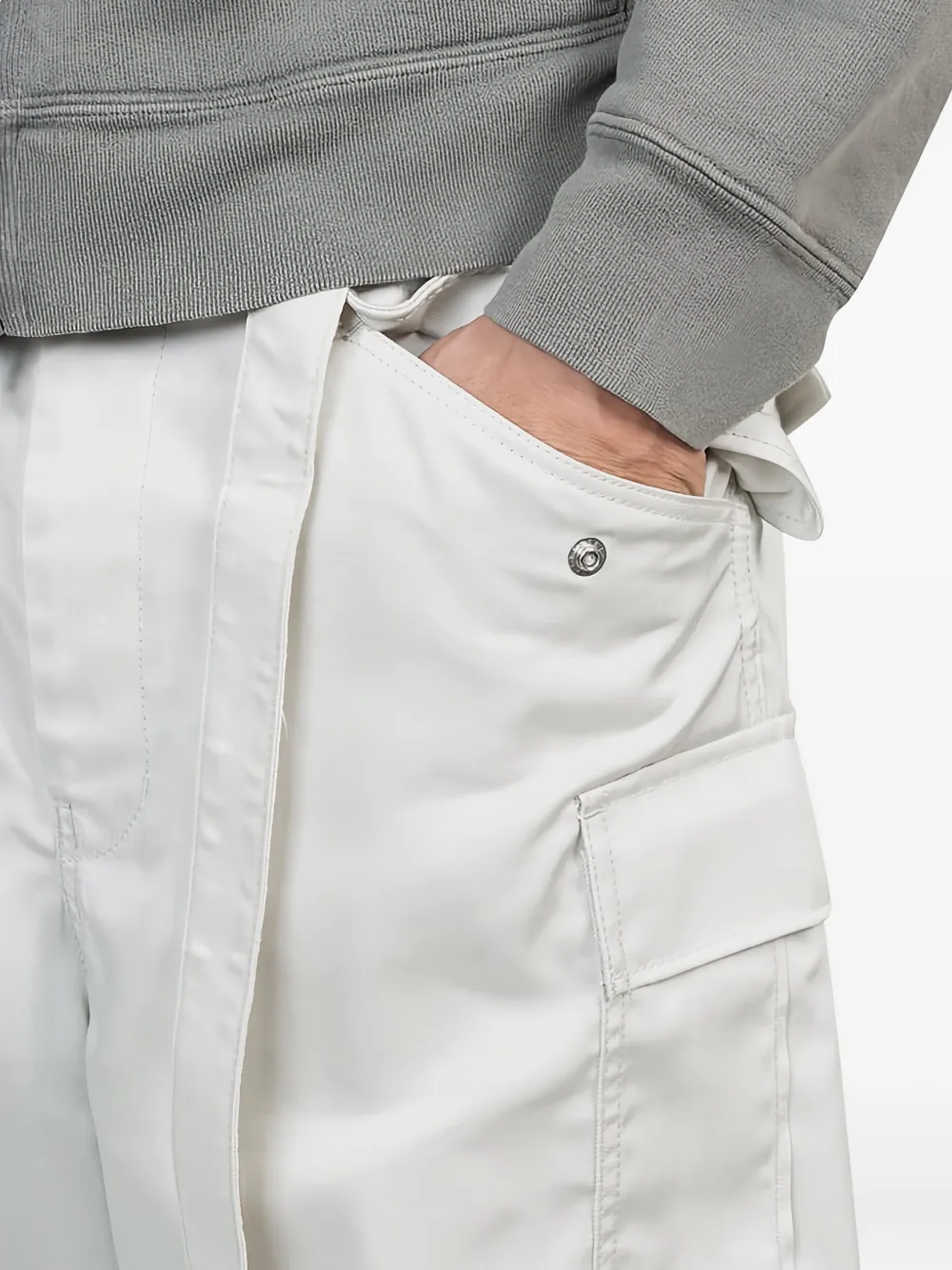 sacai cargo-pocket trousers Wit