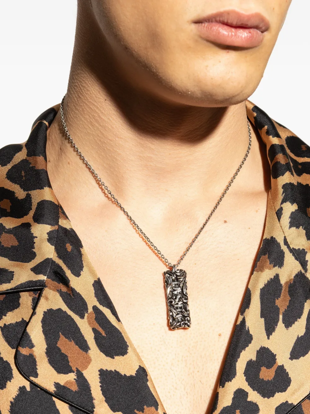 Versace logo-engraved necklace | Image 2