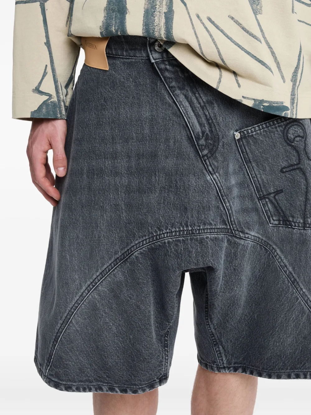 Jw Anderson Twisted Anchor-pocket Denim Shorts In Gray