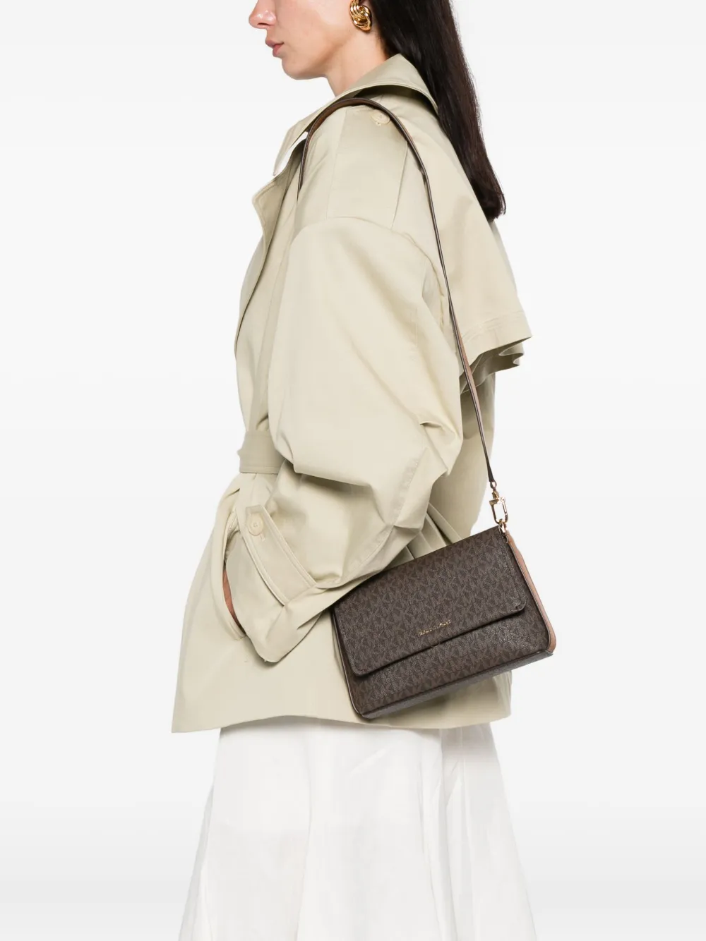 Michael Kors Kleine Nessa crossbodytas met monogram en omslag Bruin