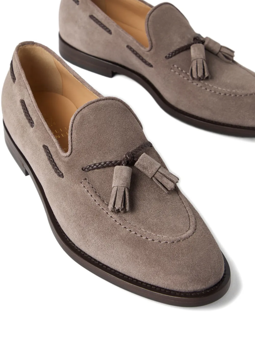 Brunello Cucinelli Suède loafers met kwastjes Beige