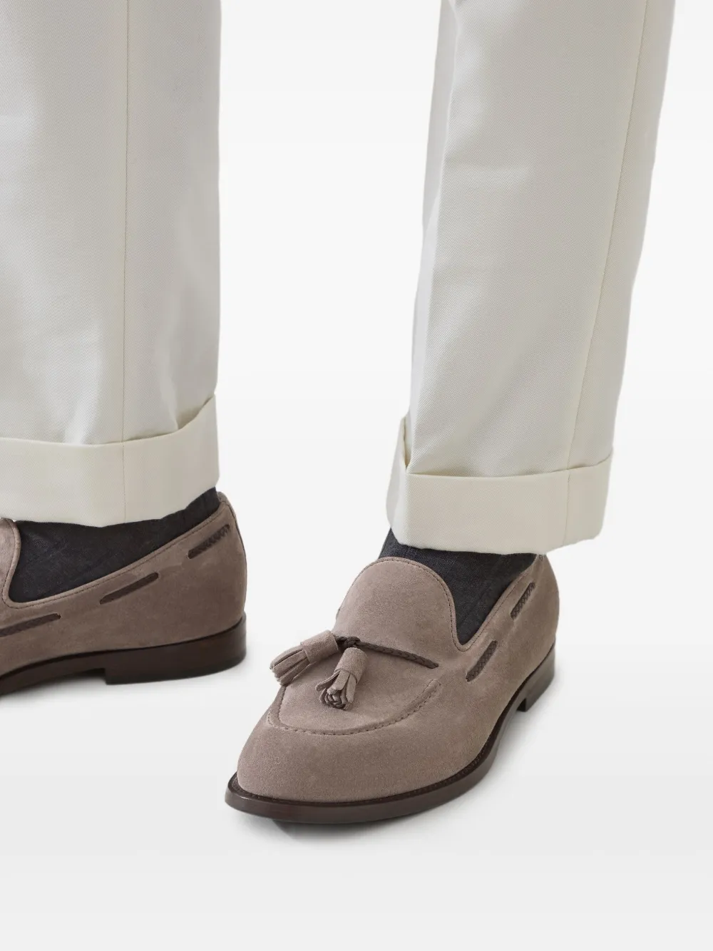 Brunello Cucinelli Suède loafers met kwastjes Beige