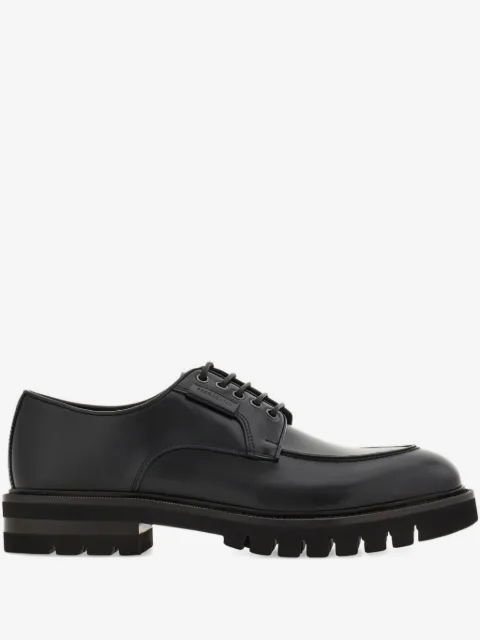 Ferragamo zapatos derby con agujetas