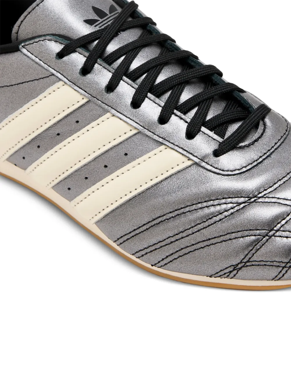 adidas Taekwondo gestreepte sneakers met vlakken Grijs