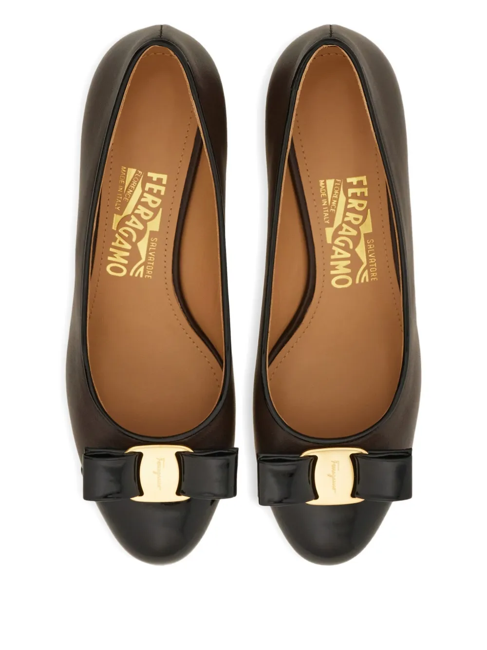 Ferragamo 30 mm pumps met strik Bruin