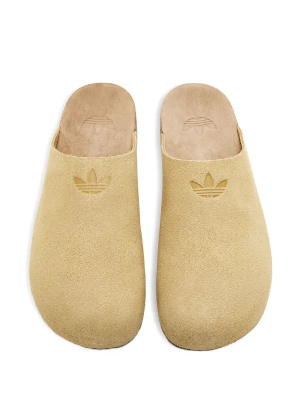 Adidas スエード クロッグ | ブラウン | FARFETCH JP