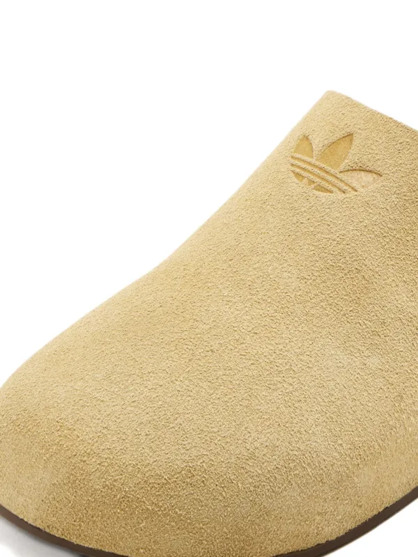 Adidas スエード クロッグ | ブラウン | FARFETCH JP