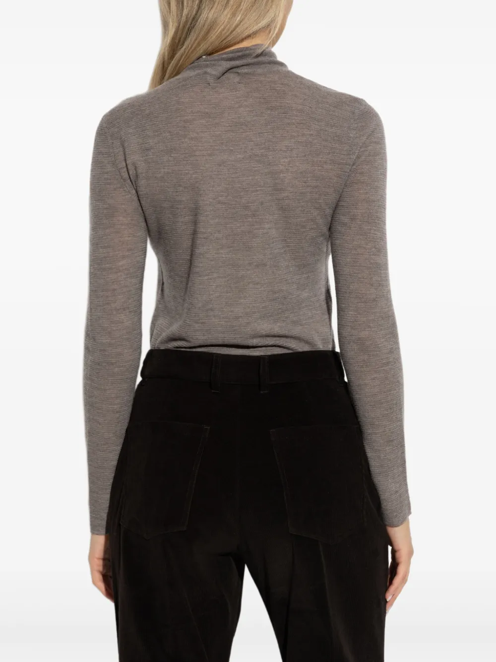 Lisa Yang Carolyn top met col en lange mouwen Beige