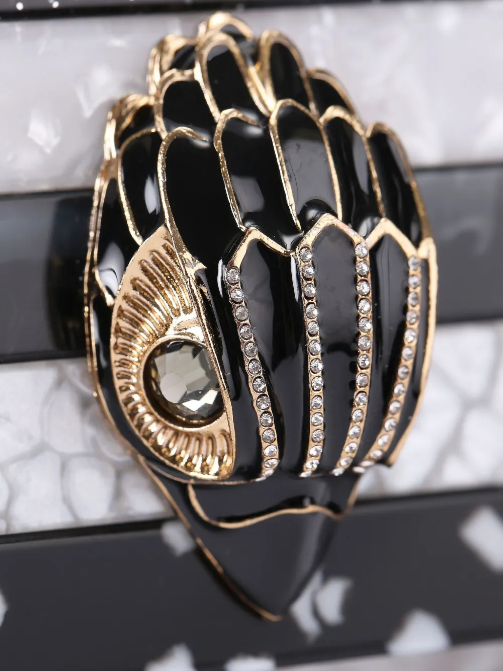 KG Kurt Geiger Gestreepte clutch met schelpen Zwart
