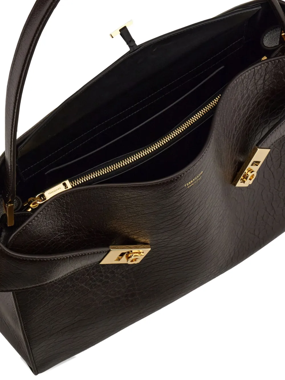 Ferragamo Hug L leren schoudertas Bruin