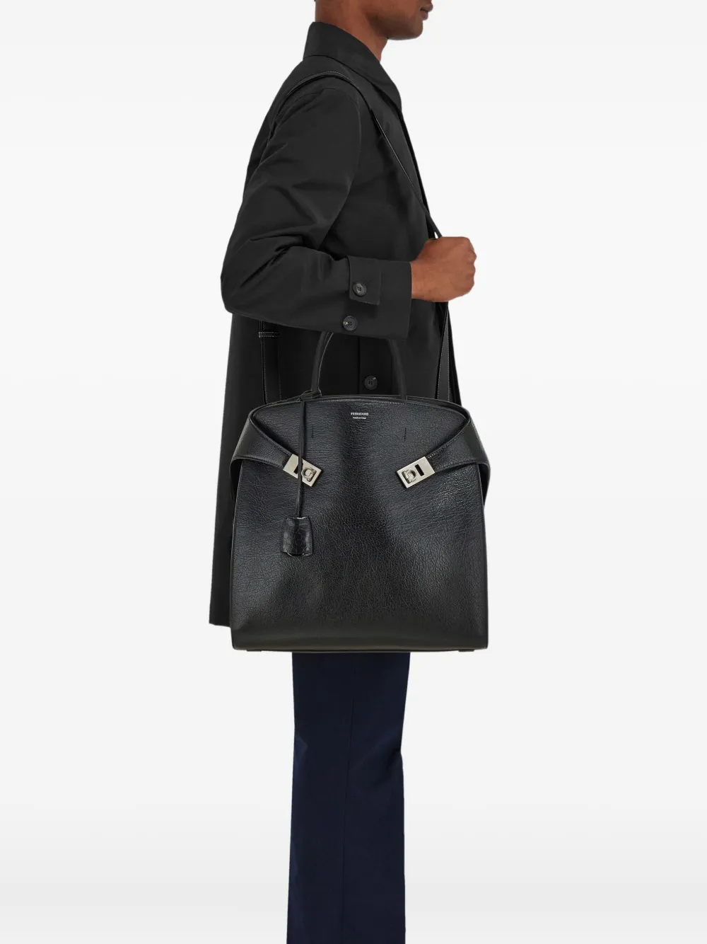 Ferragamo Hug Gancini -buckle calfskin tote bag Zwart