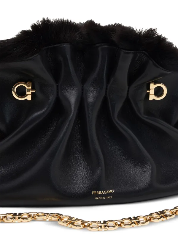 Ferragamo ソフト ガンチーニ ショルダーバッグ S | ブラック