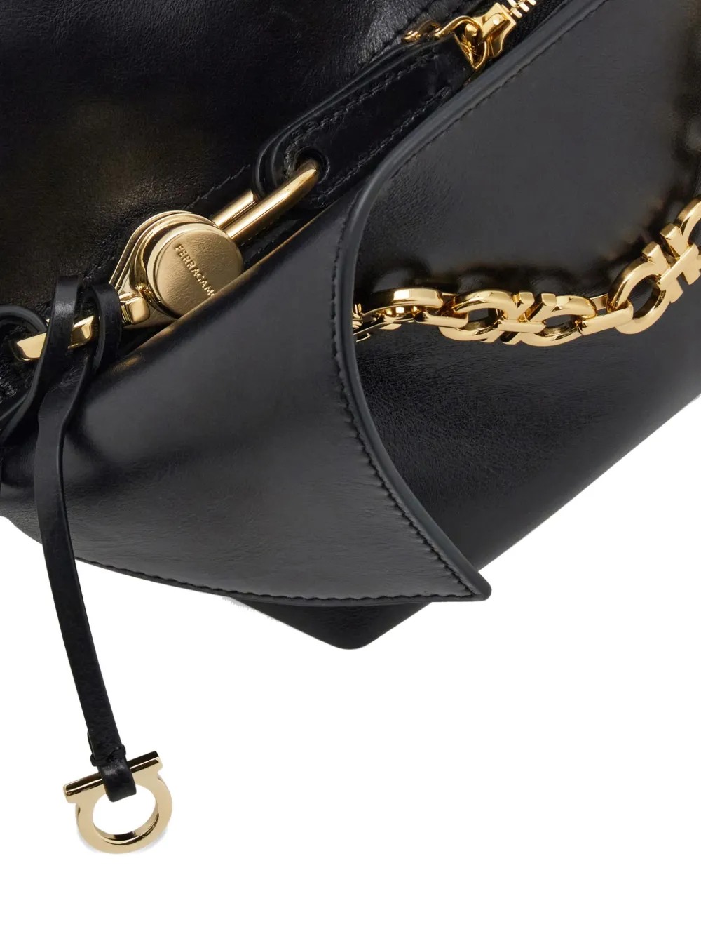 Ferragamo folded chain-link shoulder bag Zwart