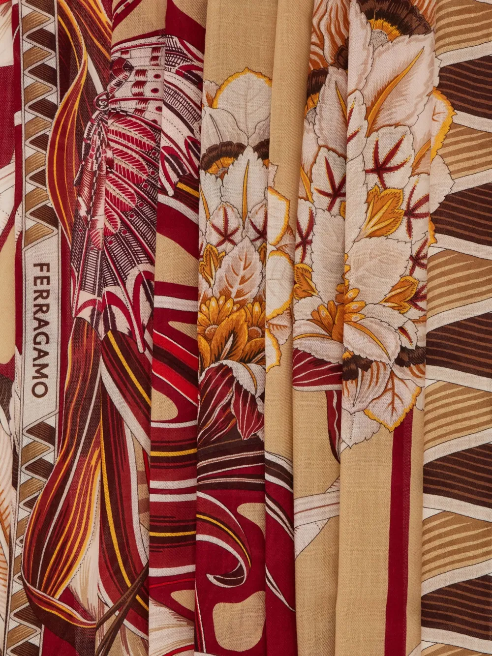 Ferragamo Diamantvormige sjaal met bloemenprint Beige