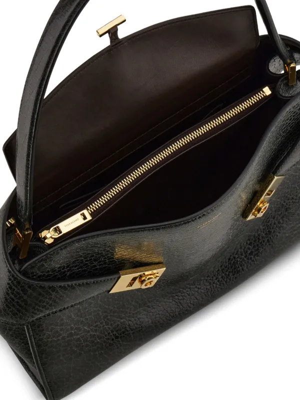 【送料&関税込】Ferragamo Medium Hug Shoulder Bag Ferragamo Medium Hug Shoulder Bag | Brown | FARFETCH
