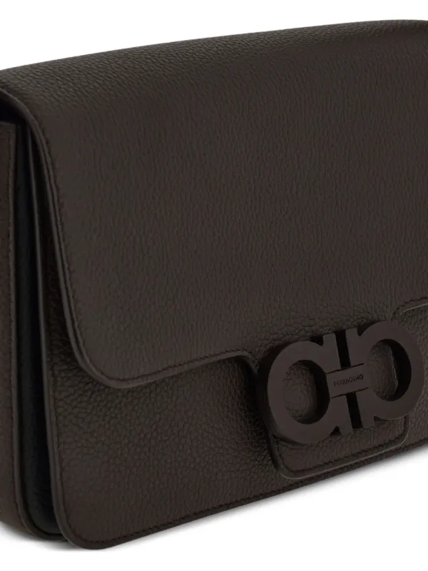 Ferragamo★ガンチーニバックル メッセンジャーバッグ Ferragamo ガンチーニバックル レザーメッセンジャーバッグ