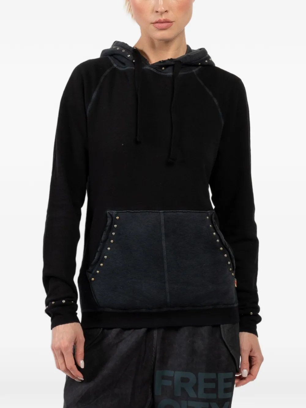 FreeCity Hoodie mit Nieten - Schwarz