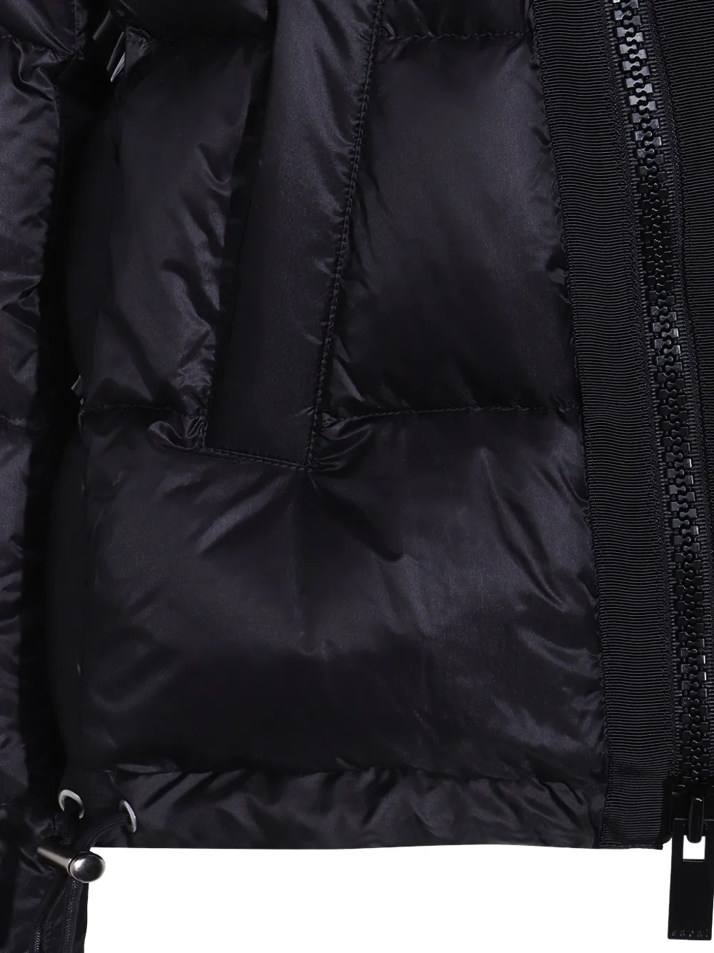 sacai Gewatteerd jack met asymmetrische rits Zwart