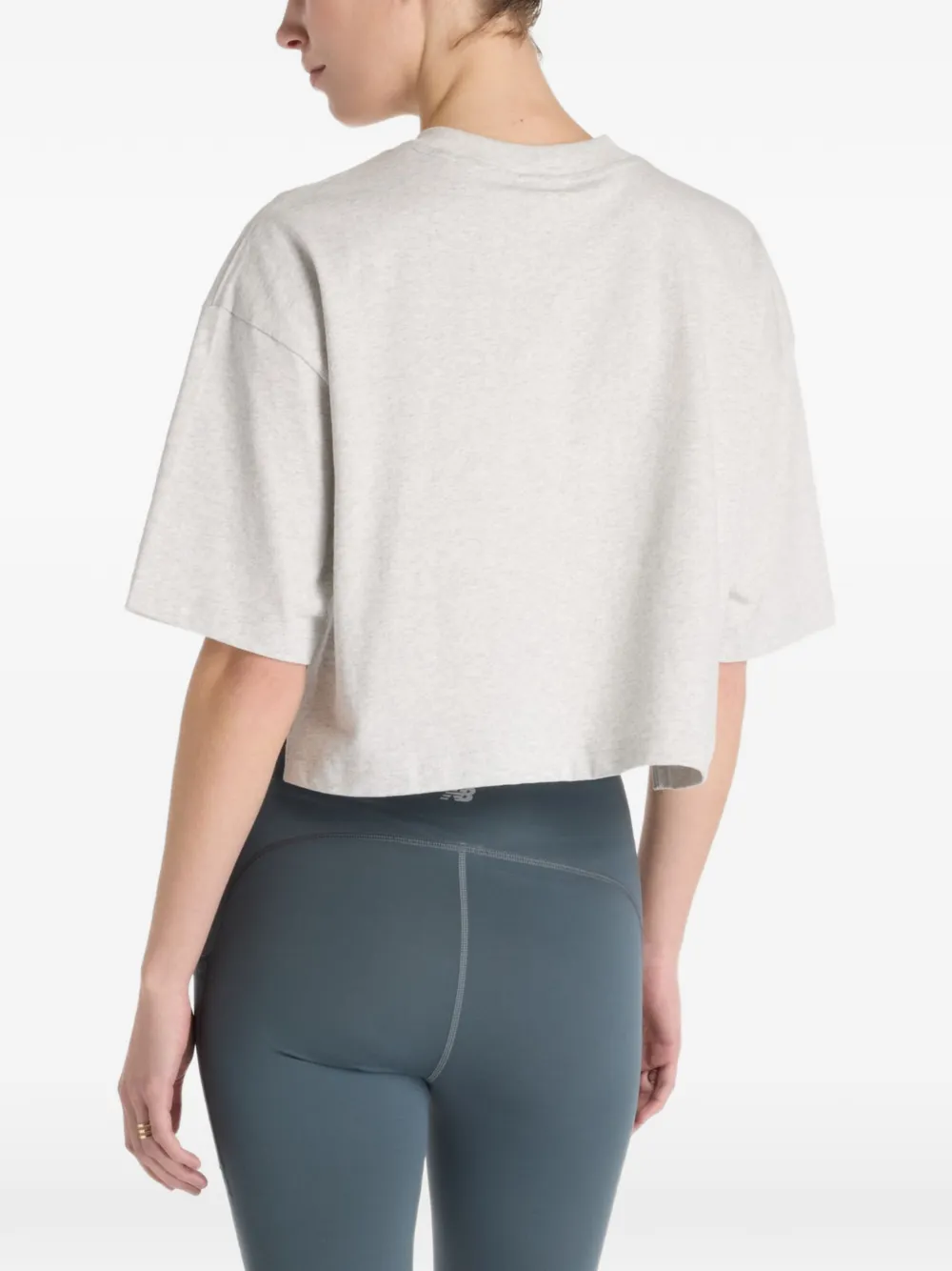 New Balance Athletics Premium cropped T-shirt met logo Grijs