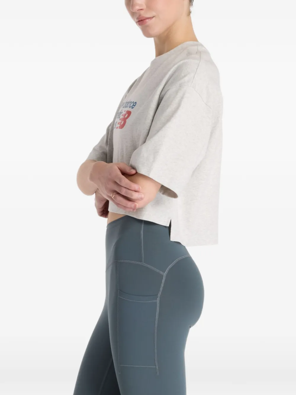 New Balance Athletics Premium cropped T-shirt met logo Grijs