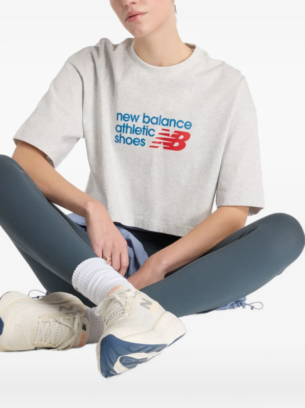 New Balance Athletics Premium cropped T-shirt met logo Grijs
