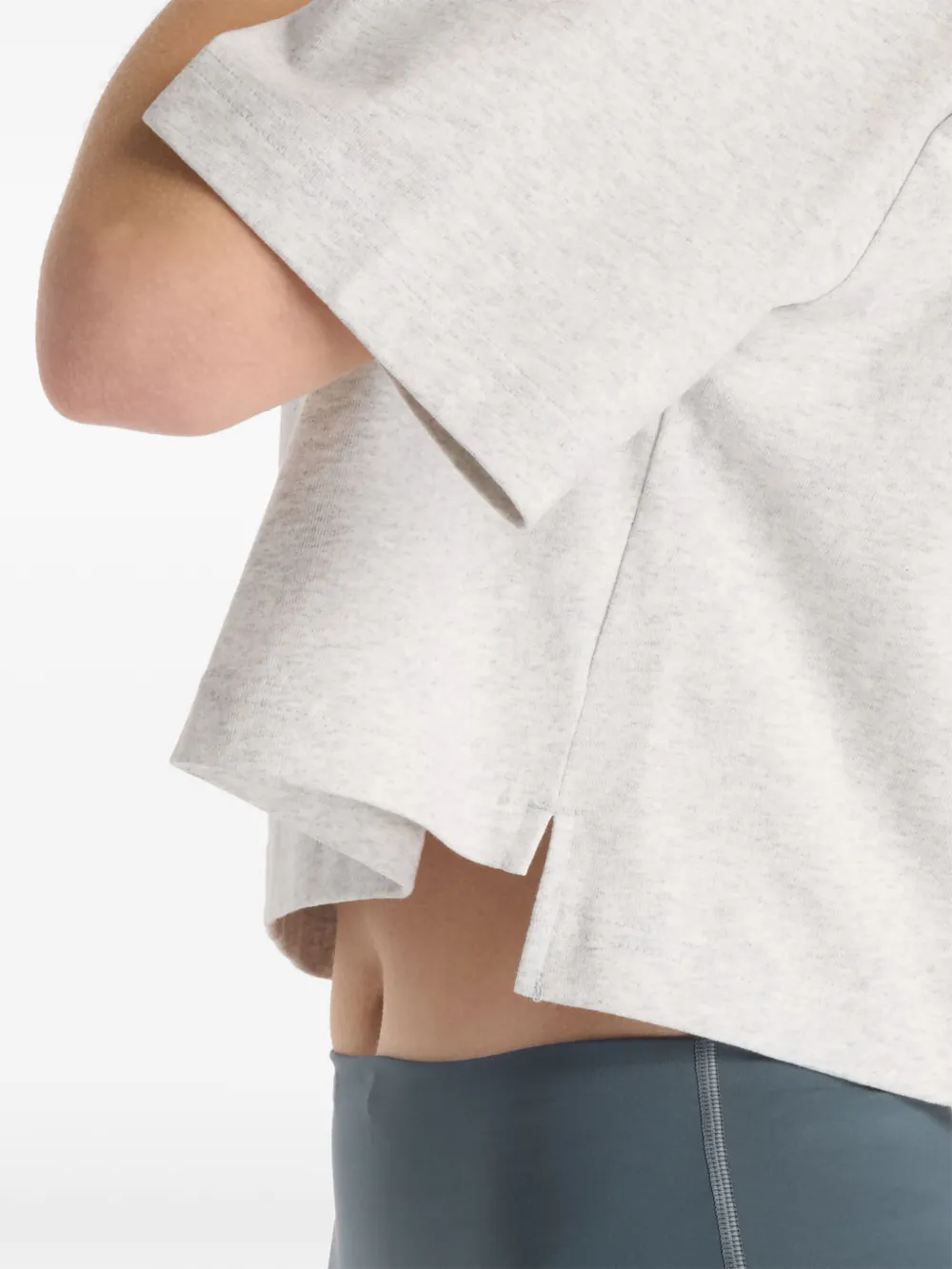 New Balance Athletics Premium cropped T-shirt met logo Grijs