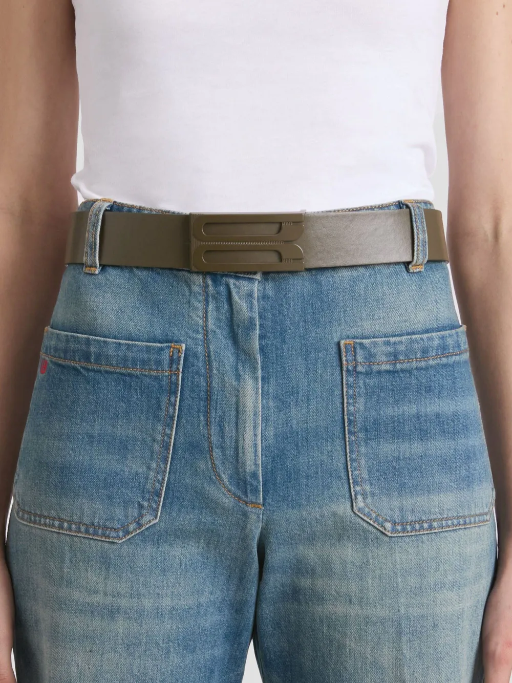Victoria Beckham logo-buckle leather belt Groen