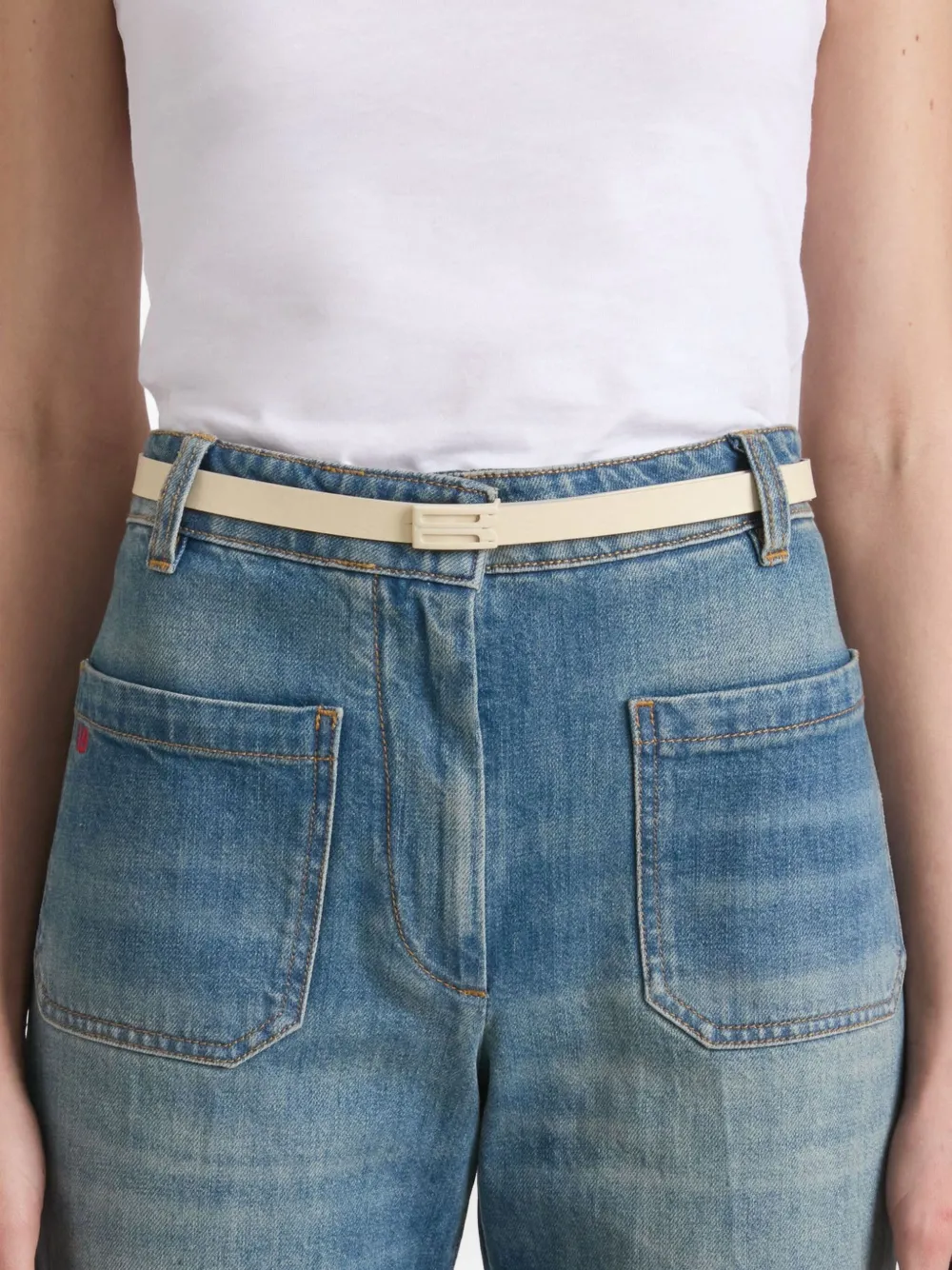 Victoria Beckham Leren riem met logogesp Beige
