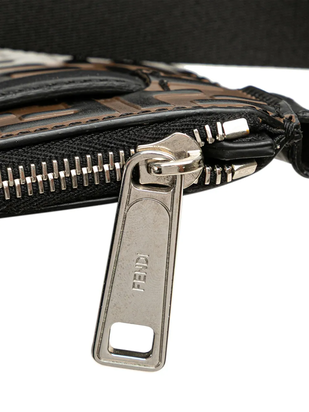 SISANDI 2025ss 完売　V OPEND #1 Fendi Pre-Owned 2010-2025 FF Embossed Leather 1974 Crossbody Bag