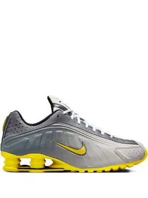 Nike Shox R4 “Black/Vast Grey/Bright Mandarin/Metallic Silver