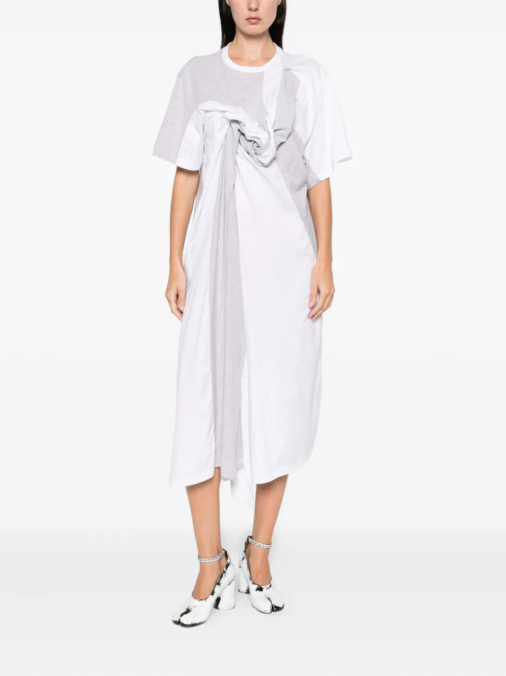 Anni Salonen rose-detail T-shirt dress - Wit