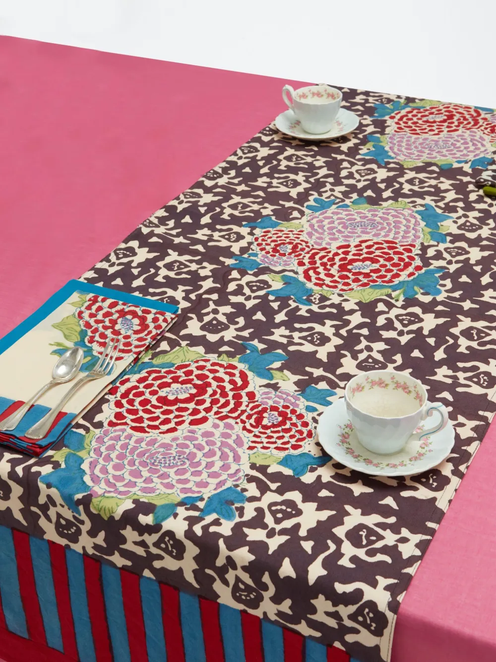 Lisa Corti floral-print table linen | Table Linens | Image 2