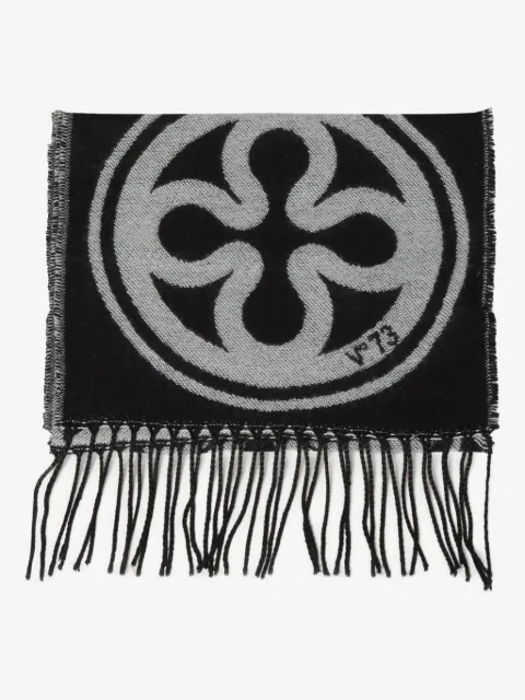 V°73 mascada con logo en jacquard y flecos
