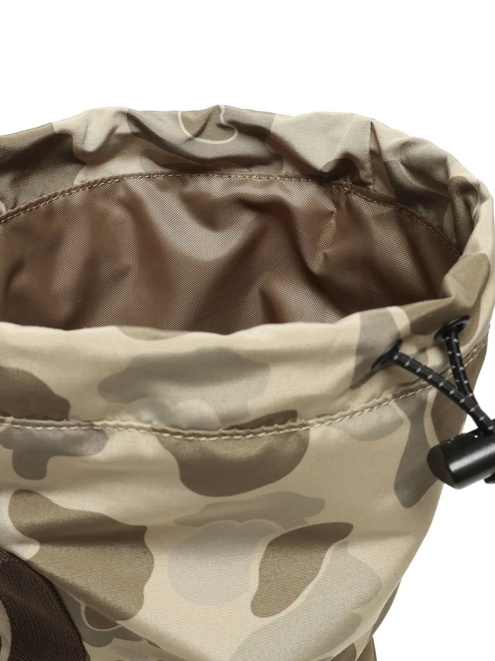 Carhartt WIP Camouflage schoudertas met trekkoord-bucket Beige