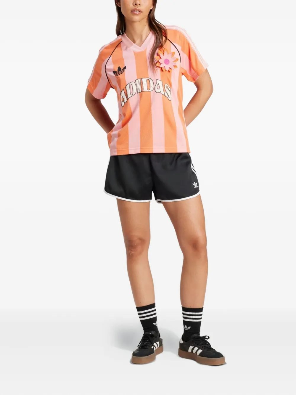 adidas Gestreept T-shirt verfraaid met bloemen Roze