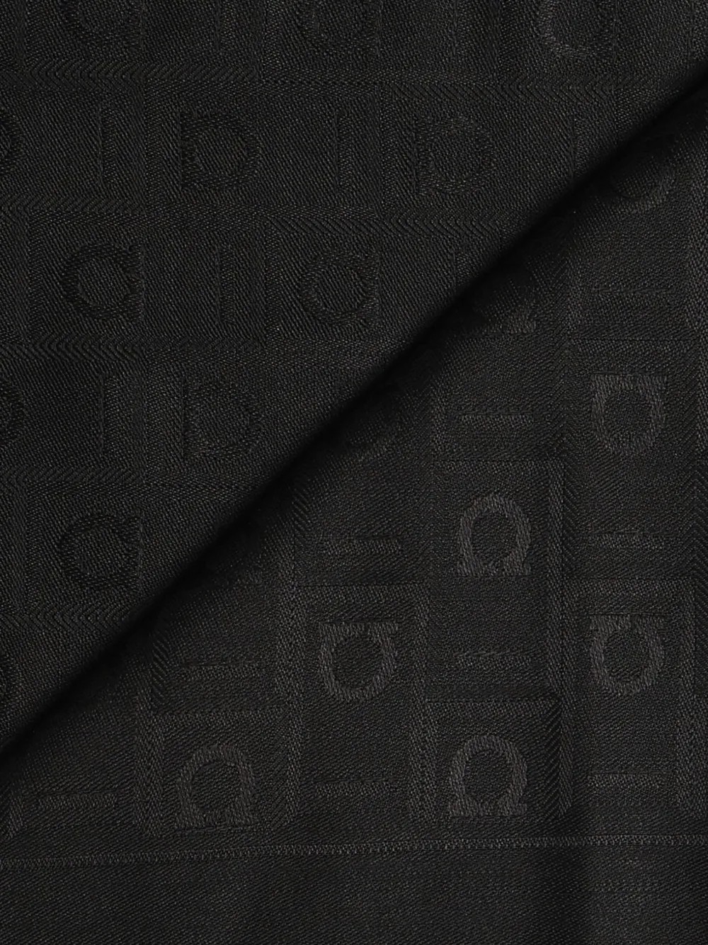 Ferragamo Gancini-pattern fringed scarf Zwart