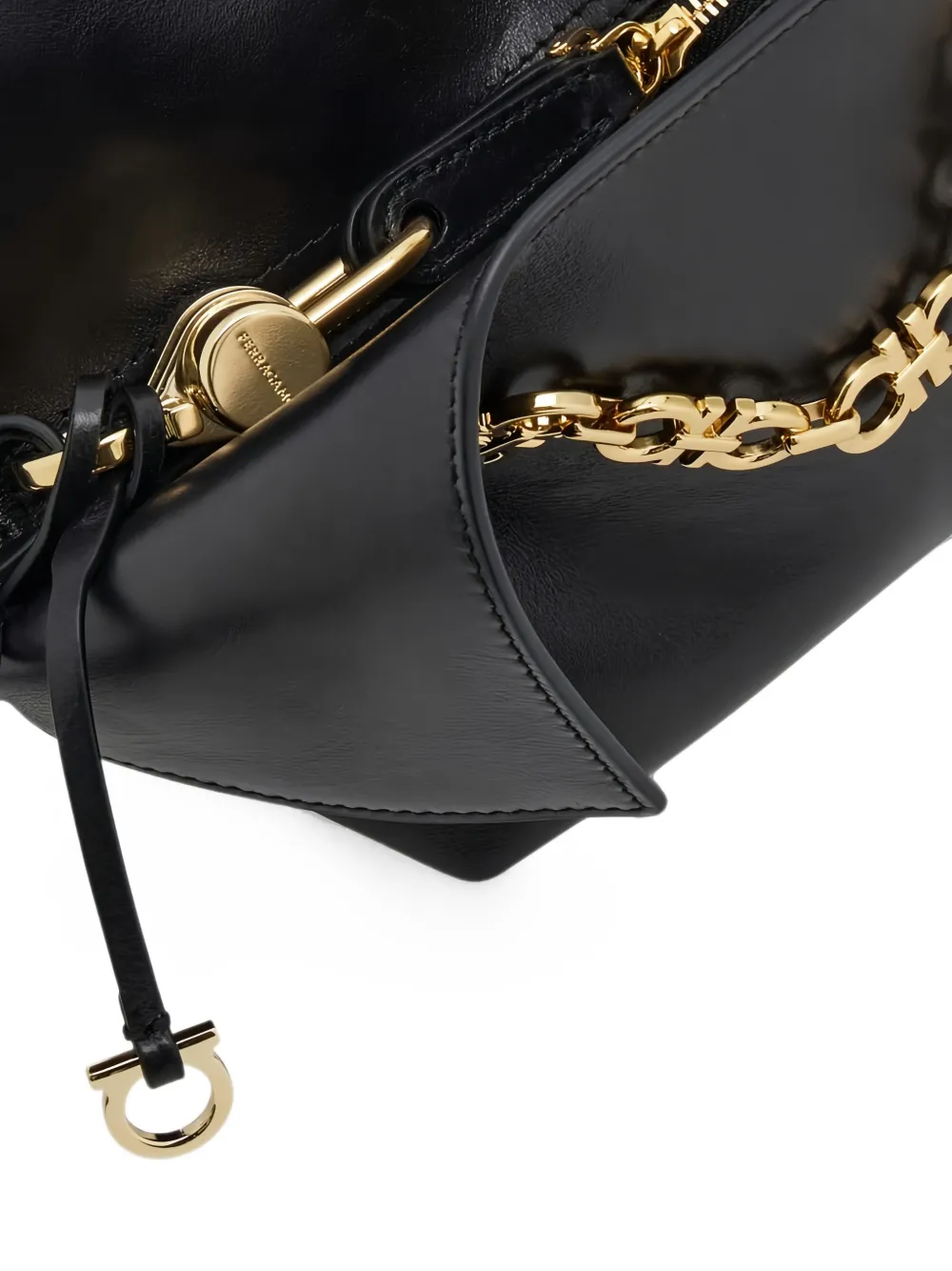 Ferragamo Kleine Gancini schoudertas met ketting Zwart
