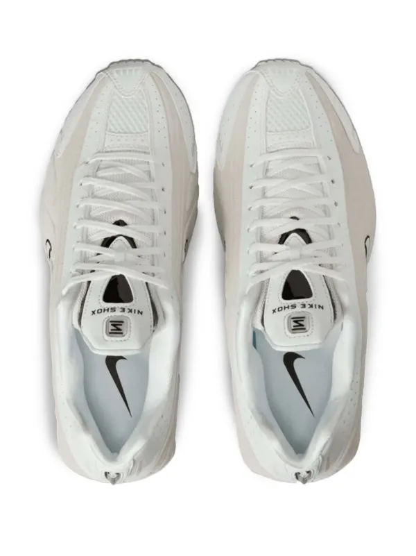 Nike Shox R4 スエード スニーカー | ピンク | FARFETCH JP