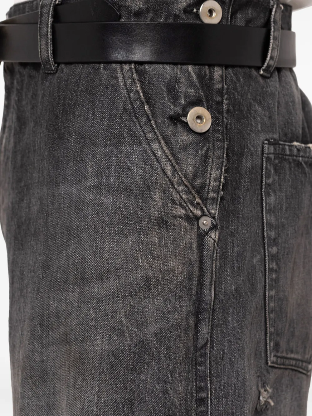 Kamiya Distressed Jeans In Black
