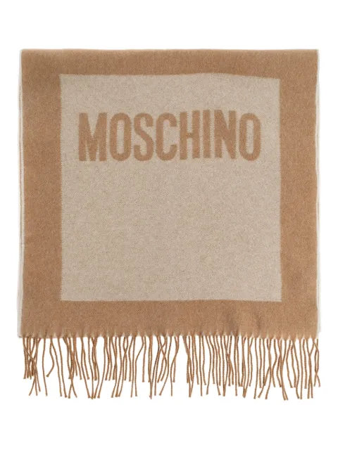 Moschino mascada con flecos y detalle del logo
