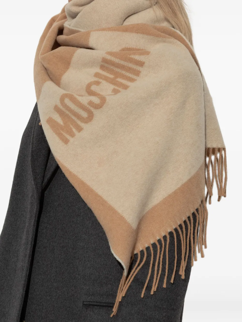 Moschino Sjaal met logodetail en franje Beige