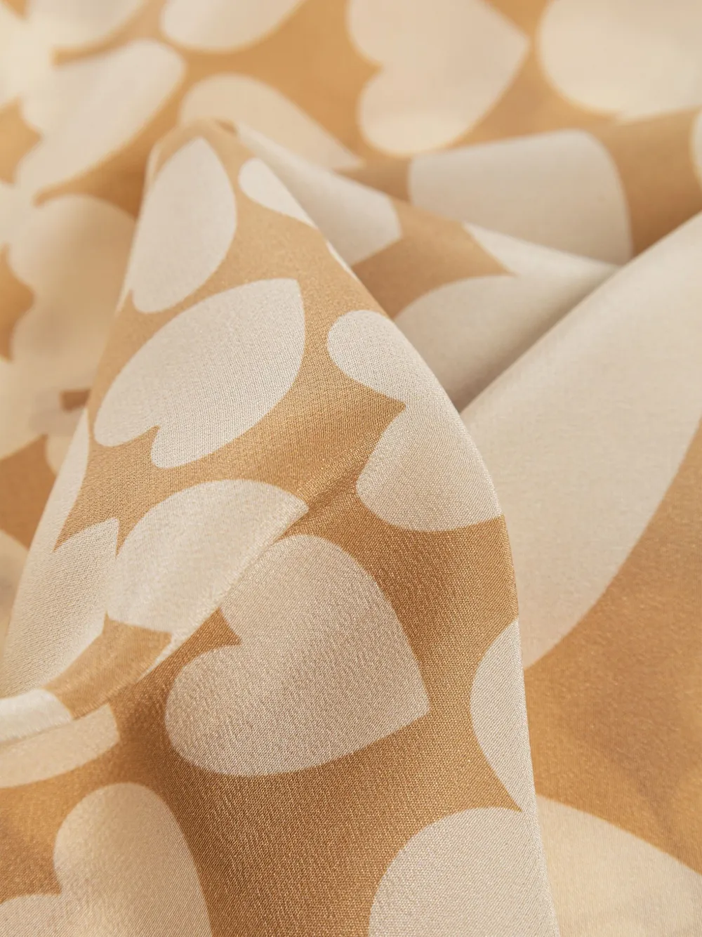 Moschino Zijden sjaal met hartprint Beige