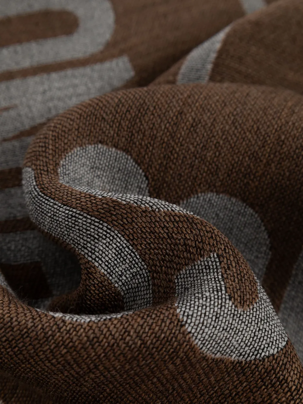 Moschino logo-detail wool scarf Bruin