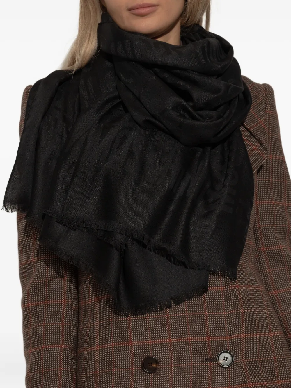 Moschino logo-jacquard fringed scarf Zwart