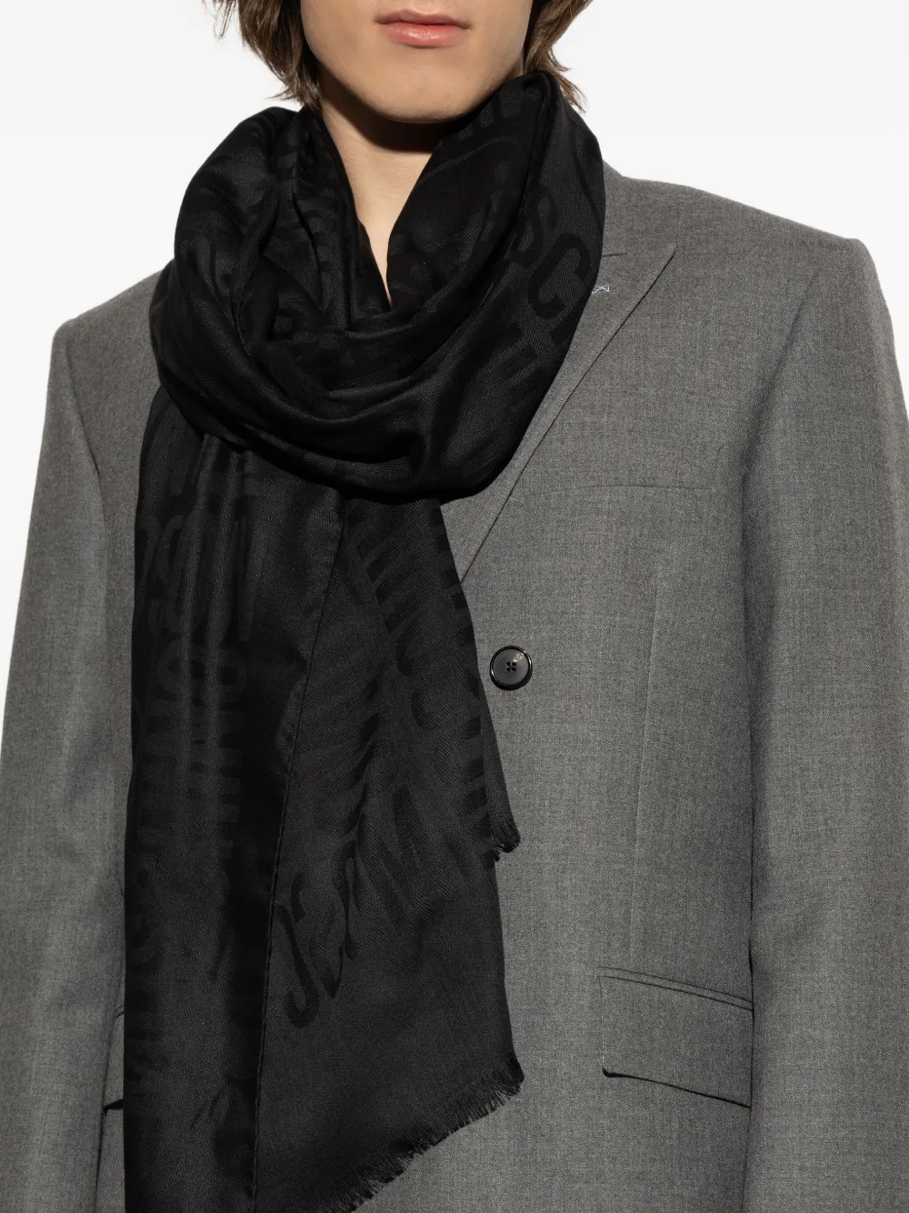 Moschino logo-jacquard fringed scarf Zwart