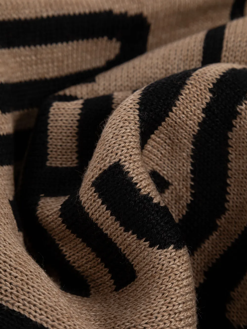 Moschino logo-intarsia scarf Beige