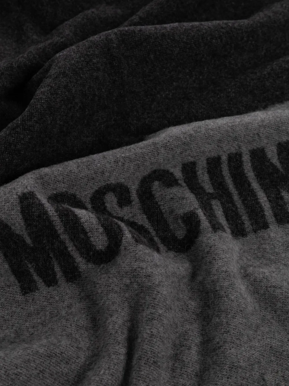 Moschino logo-print fringed scarf Grijs