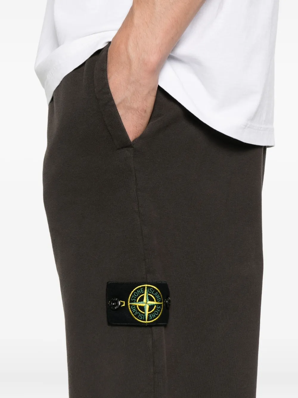 Stone Island 6200004 logo-patch cuffed trousers Grijs